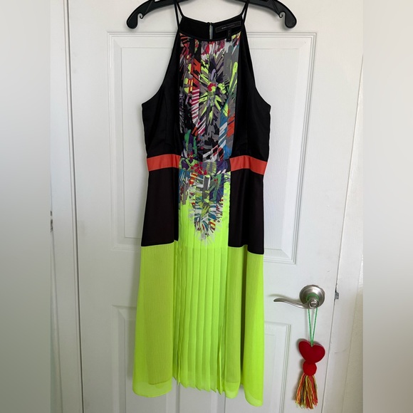 BCBGMaxAzria Black and Neon Green Floral Dress size 6 NWOT - Picture 8 of 10